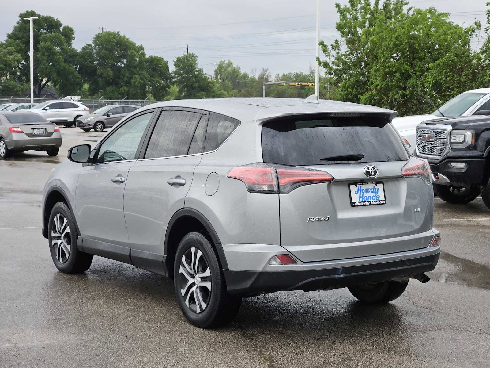 Used 2018 Toyota RAV4 LE image 5