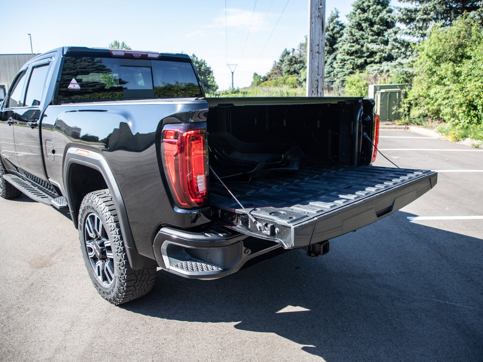 Used 2021 GMC Sierra 3500 AT4 w/ AT4 Premium Plus Package AWD/4WD image 9