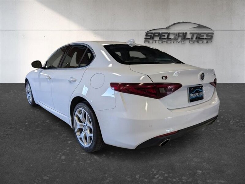 Used 2020 Alfa Romeo Giulia Ti w/ Active Blind Spot Package AWD/4WD image 8