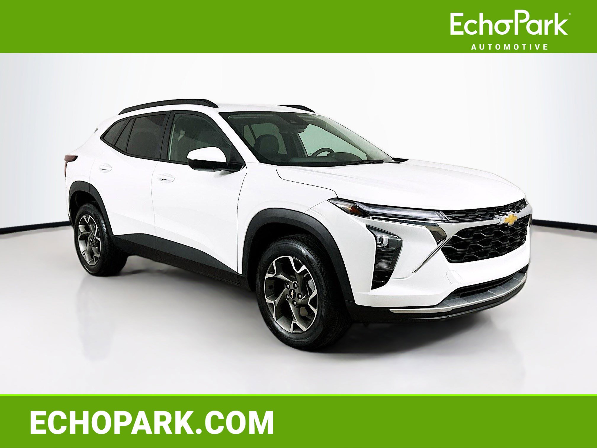 Used 2025 Chevrolet Trax LT image 1