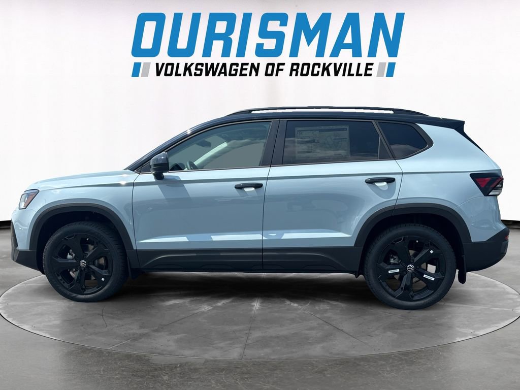 Used 2025 Volkswagen Taos SE image 3