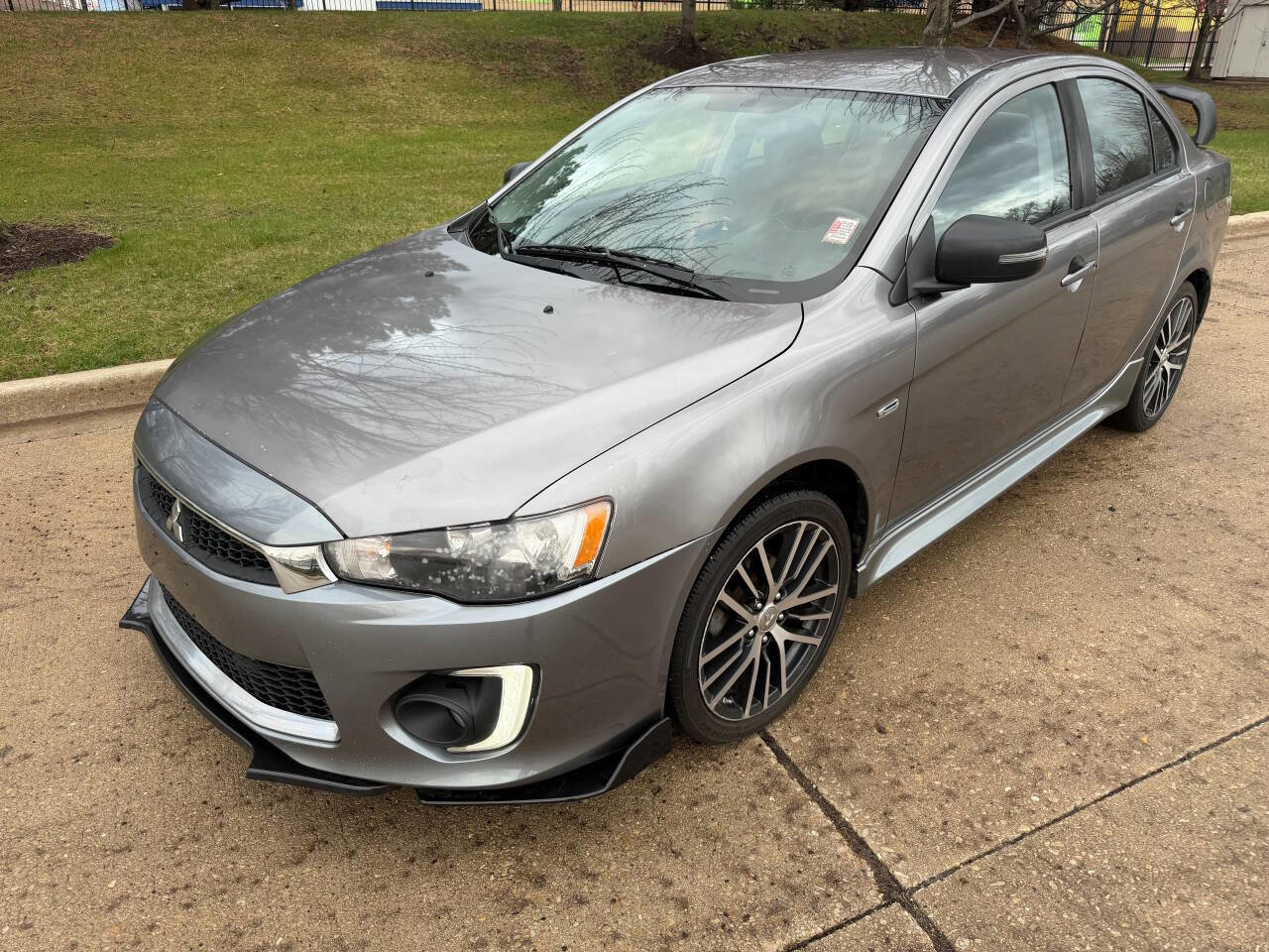 Used 2017 Mitsubishi Lancer ES image 3