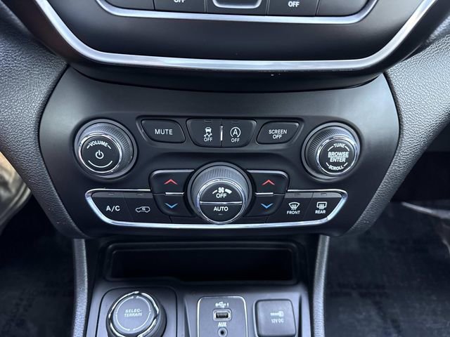 Used 2021 Jeep Cherokee Latitude Lux 80th Anniv w/ Quick Order Package 26U 80TH image 19