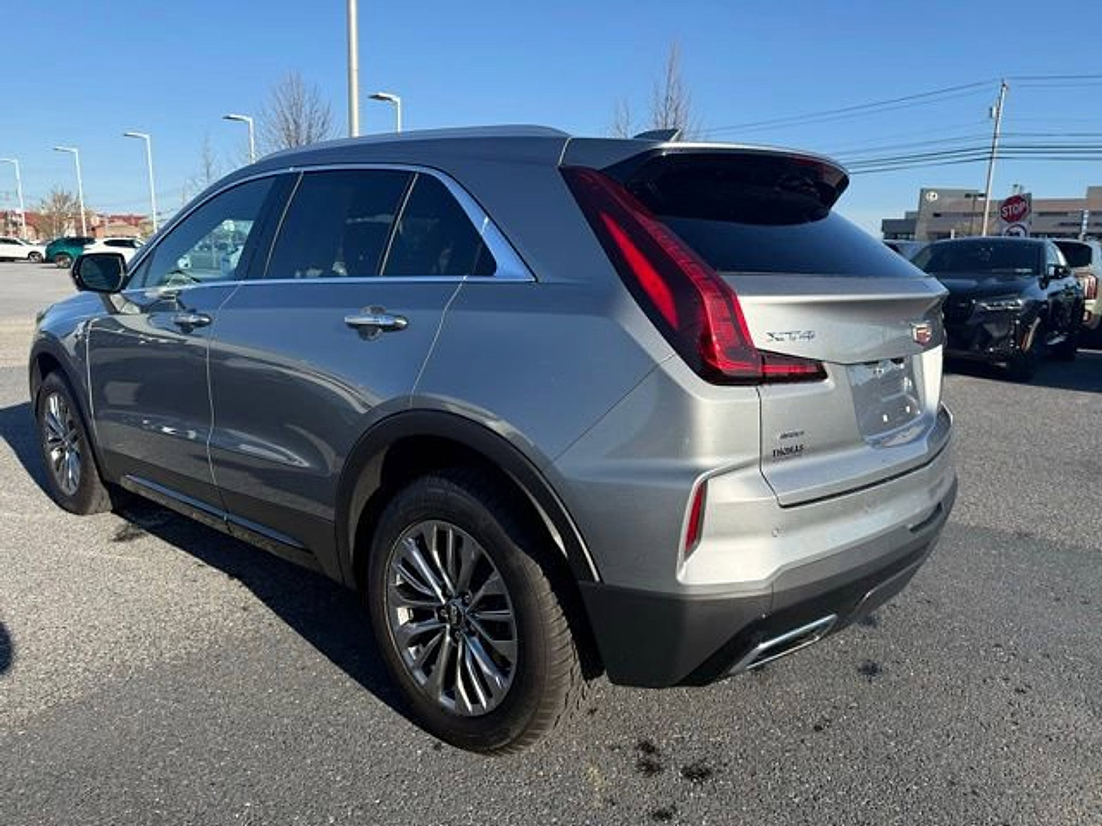 Used 2025 Cadillac XT4 Premium Luxury image 9