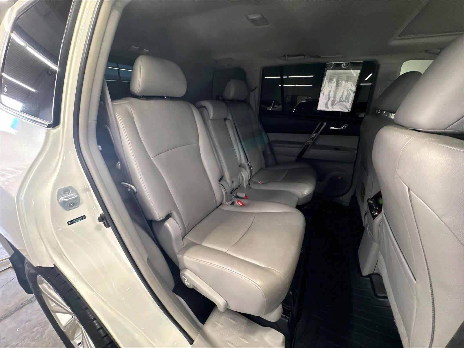 Used 2013 Toyota Highlander Limited AWD/4WD image 28