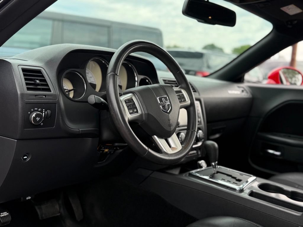 Used 2014 Dodge Challenger SXT Plus RWD image 9