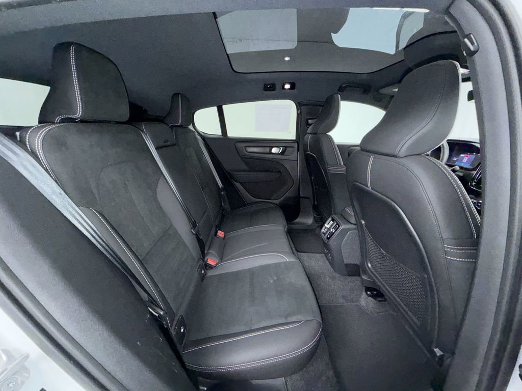 Used 2024 Volvo C40 P8 Recharge Ultimate w/ Protection Package Premier AWD/4WD image 17