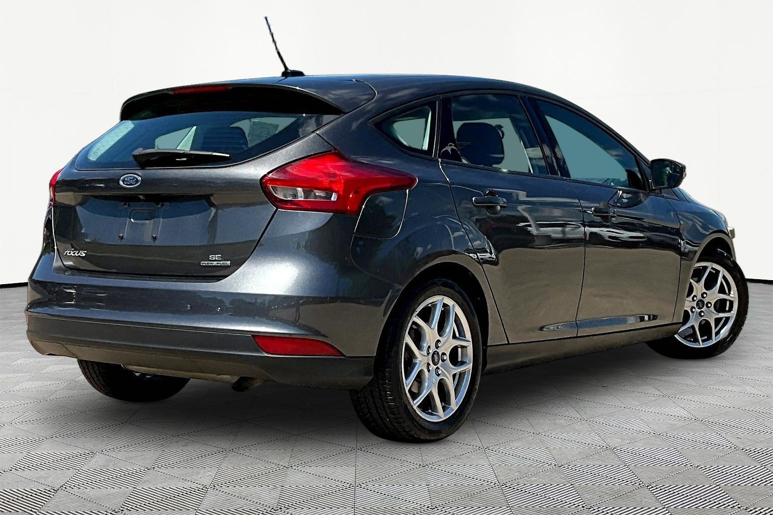 Used 2015 Ford Focus SE w/ Equipment Group 201A FWD image 6