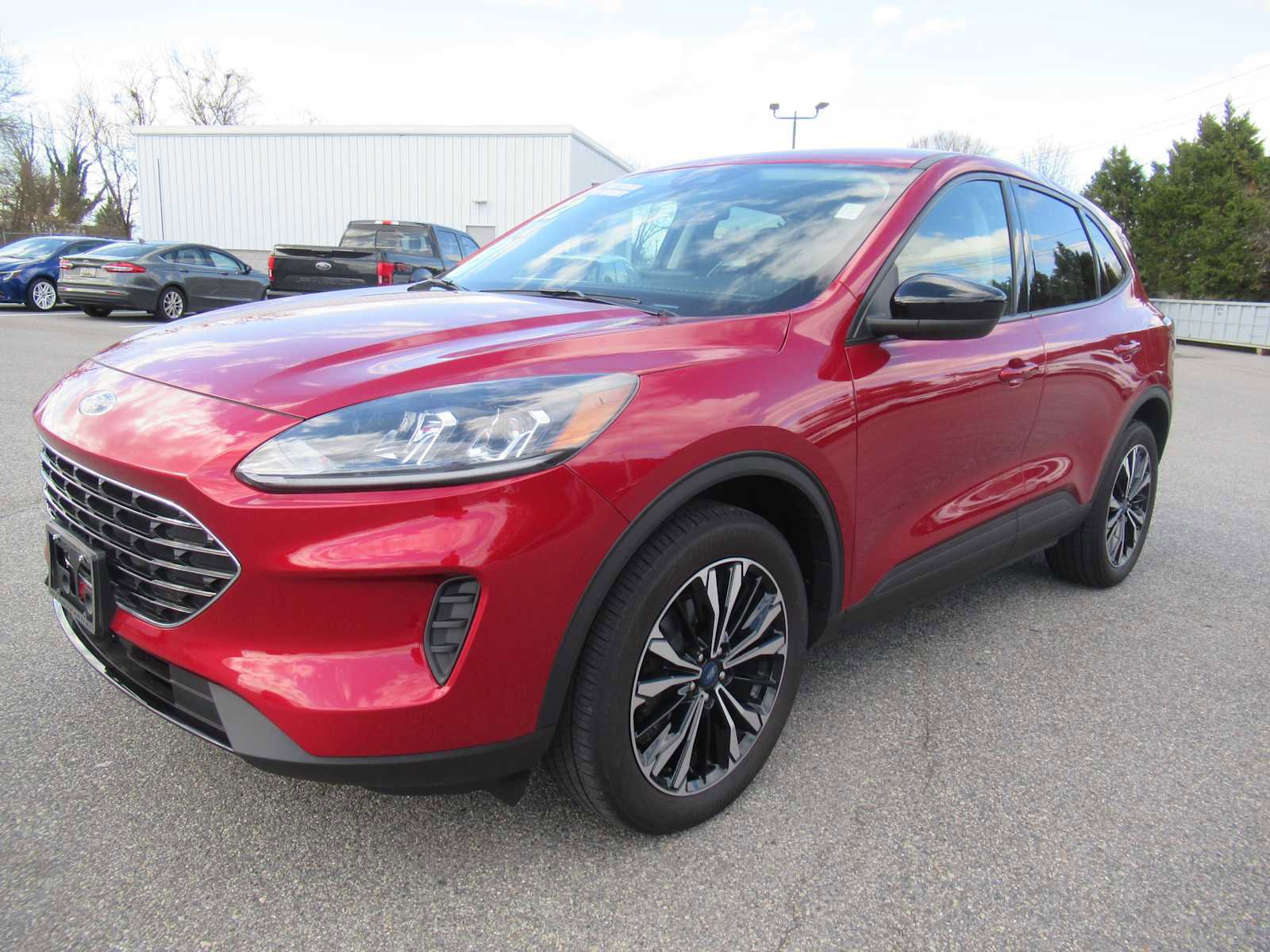 Used 2022 Ford Escape SE w/ SE Sport Appearance Package image 1