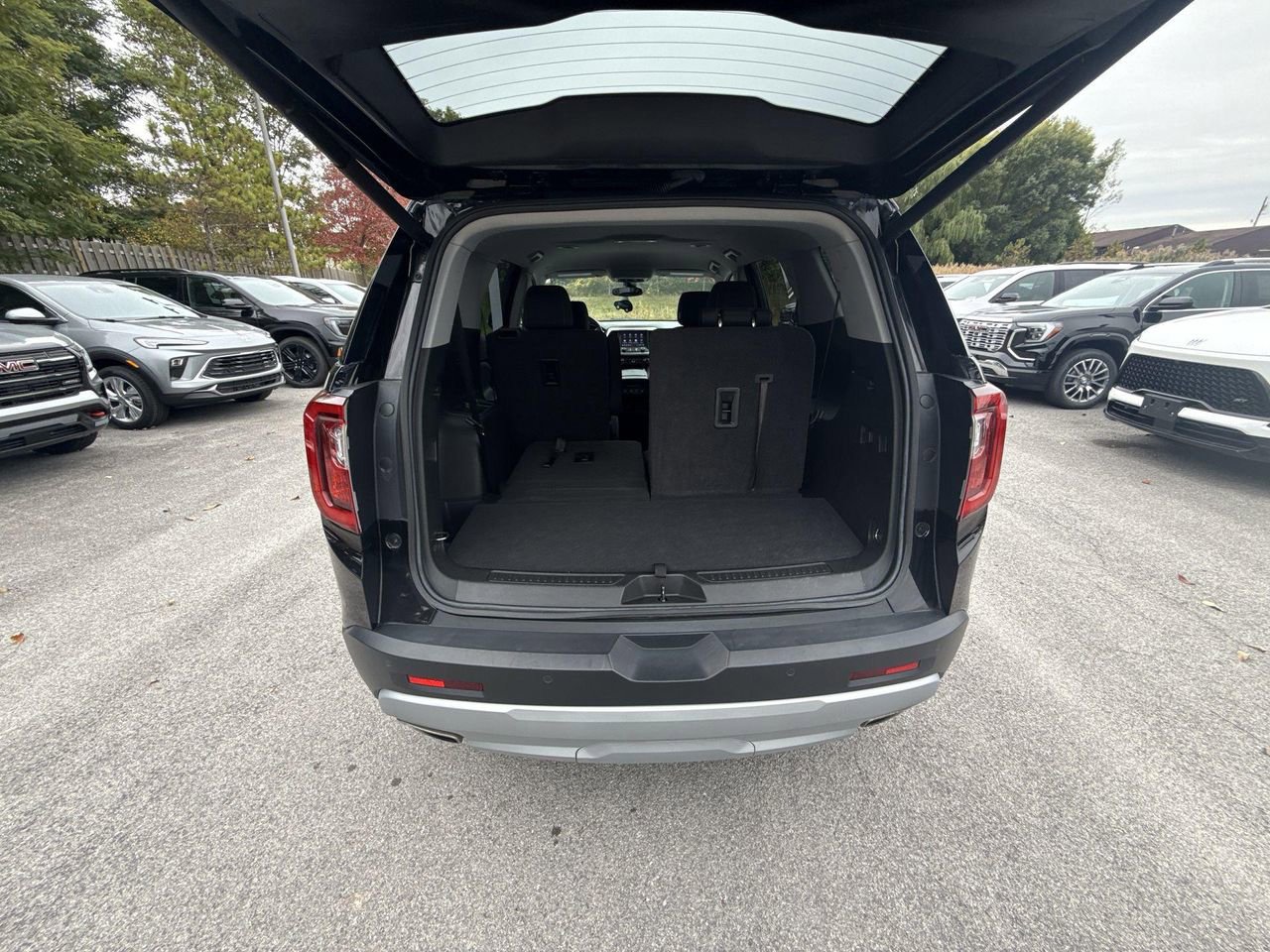 Certified 2023 GMC Acadia SLE w/ Driver Convenience Package image 29