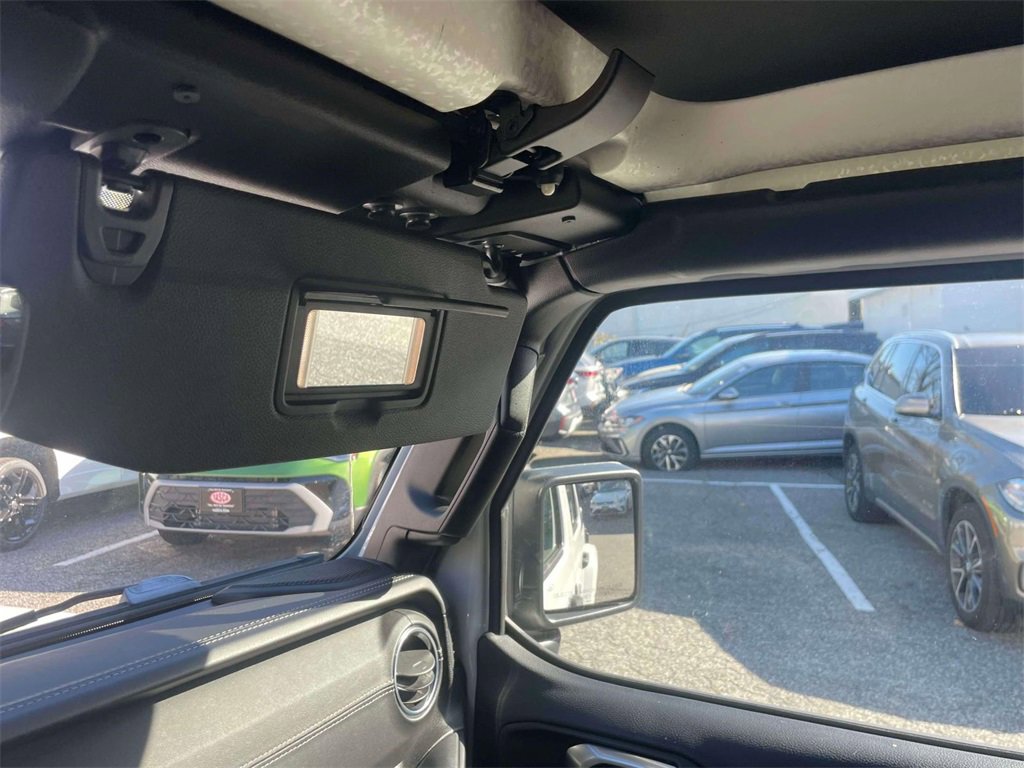 Used 2018 Jeep Wrangler Unlimited Sahara image 32