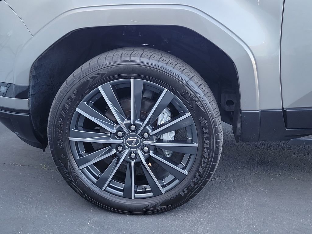 Used 2024 Lexus GX 550 w/ Accessory Package (31) image 30