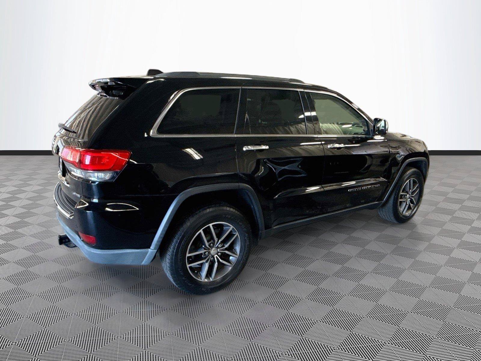 Used 2018 Jeep Grand Cherokee Limited AWD/4WD image 7