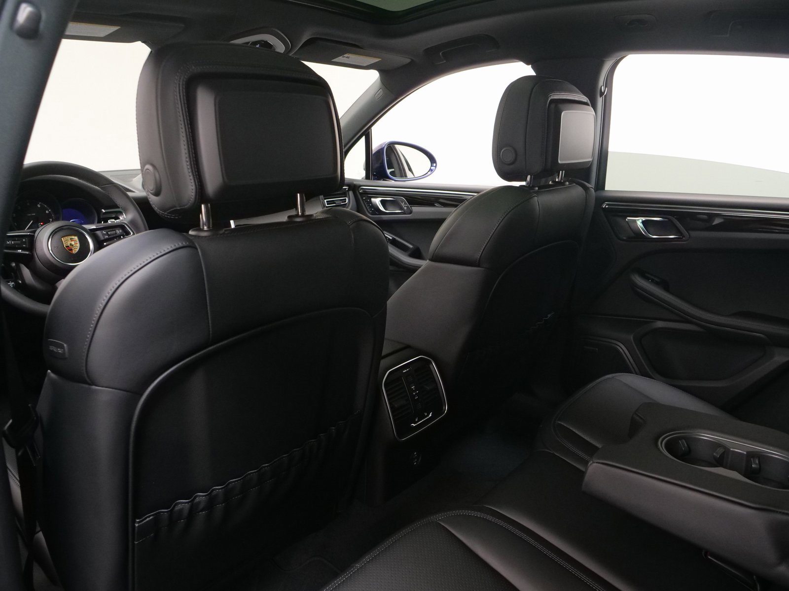 Certified 2025 Porsche Macan image 39