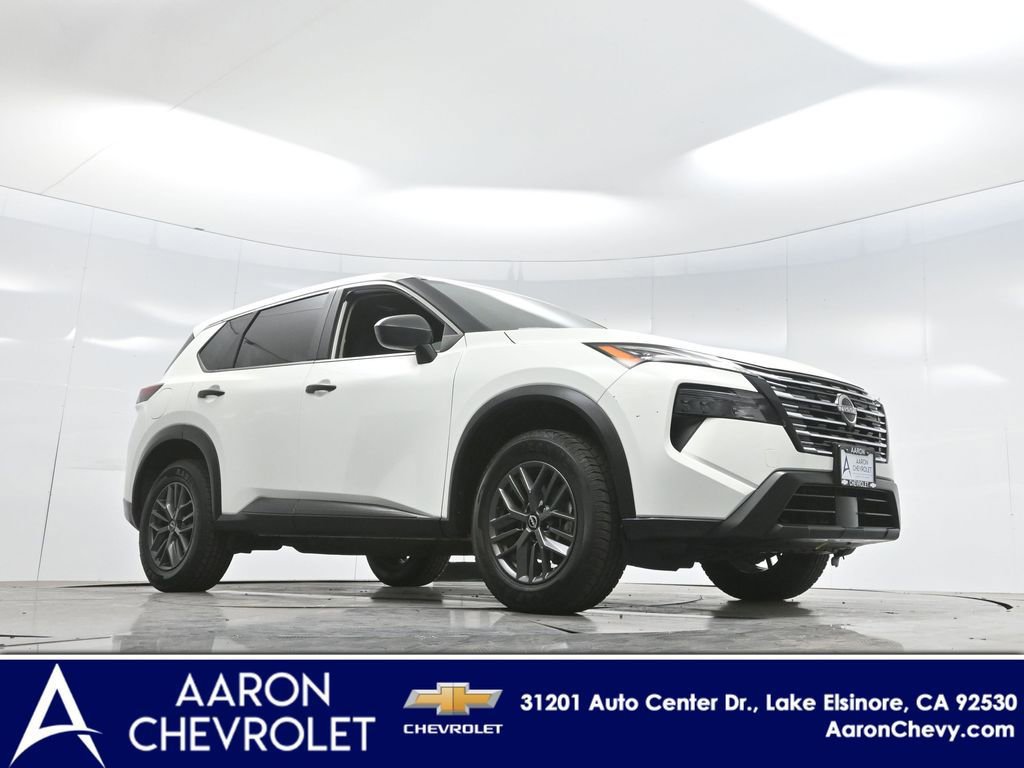 Used 2024 Nissan Rogue S image 2