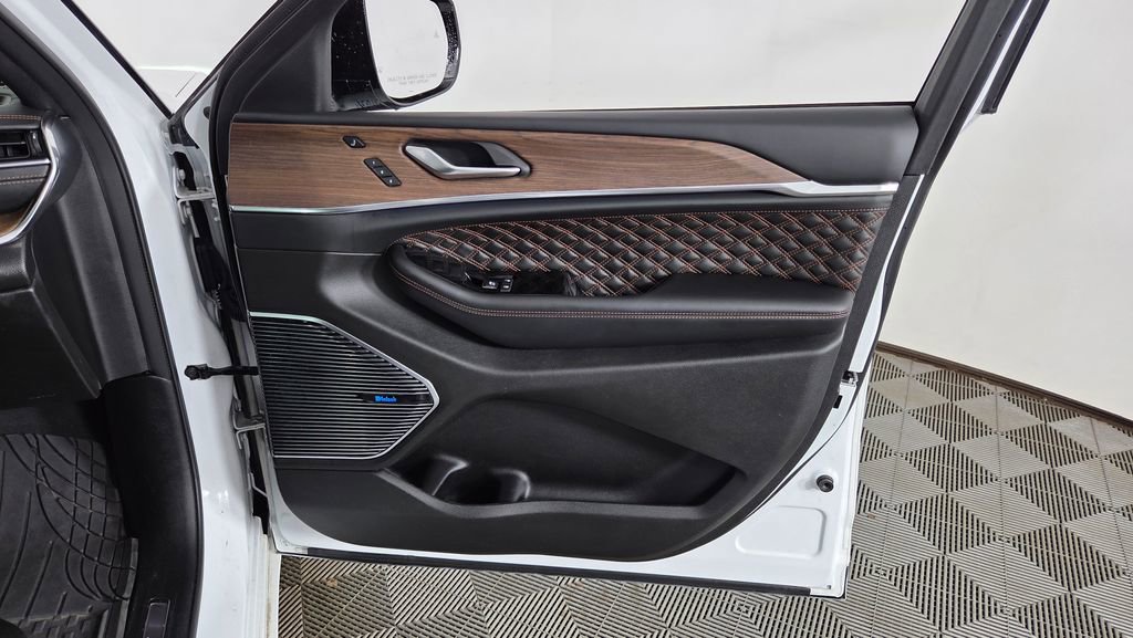 Used 2022 Jeep Grand Cherokee Summit w/ Luxury Tech Group V image 36