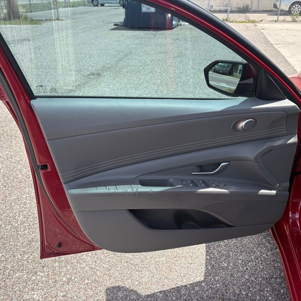 Used 2023 Hyundai Elantra SEL w/ Convenience Package image 10