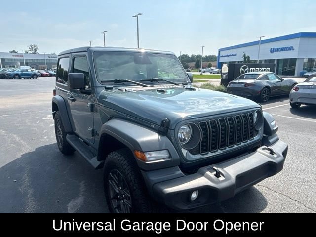 Used 2025 Jeep Wrangler Sport AWD/4WD image 5