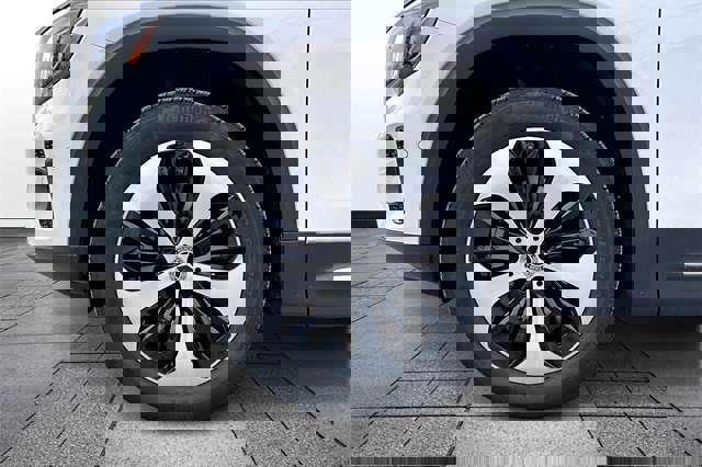 Certified 2025 Mercedes-Benz GLB 250 4MATIC image 4