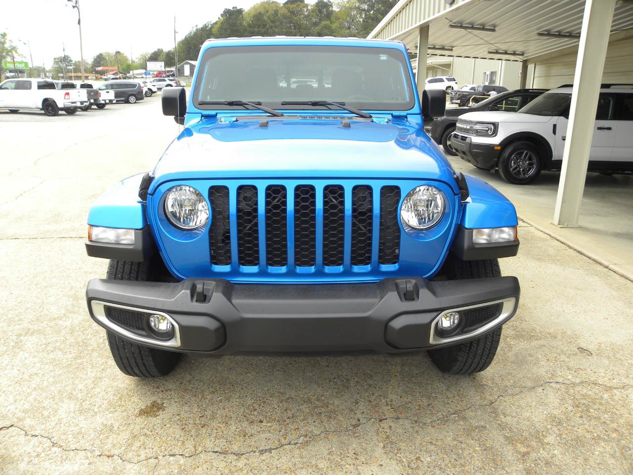 Used 2023 Jeep Gladiator Sport AWD/4WD image 2