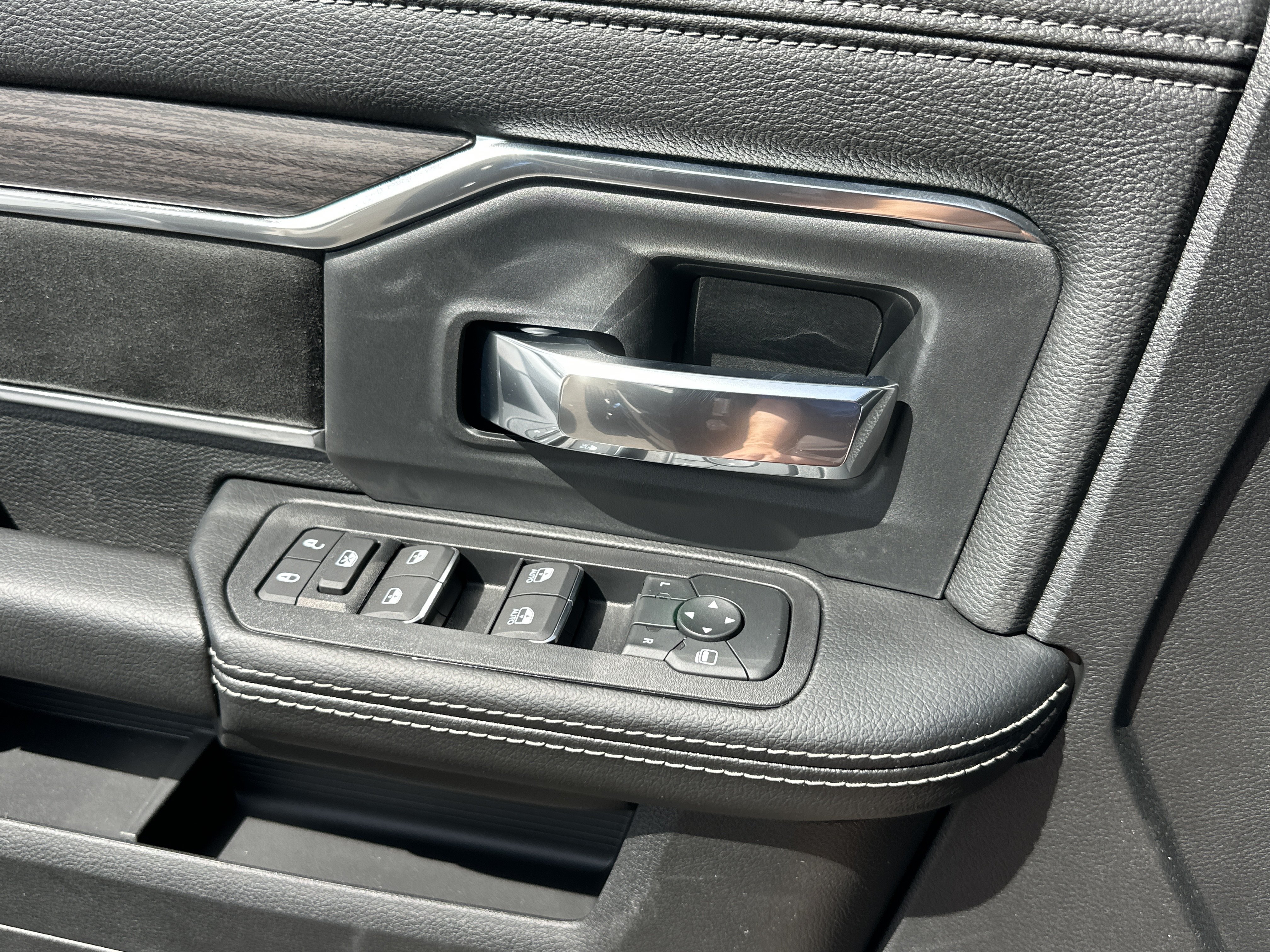 New 2027 RAM 5500 4x4 Crew Cab image 16