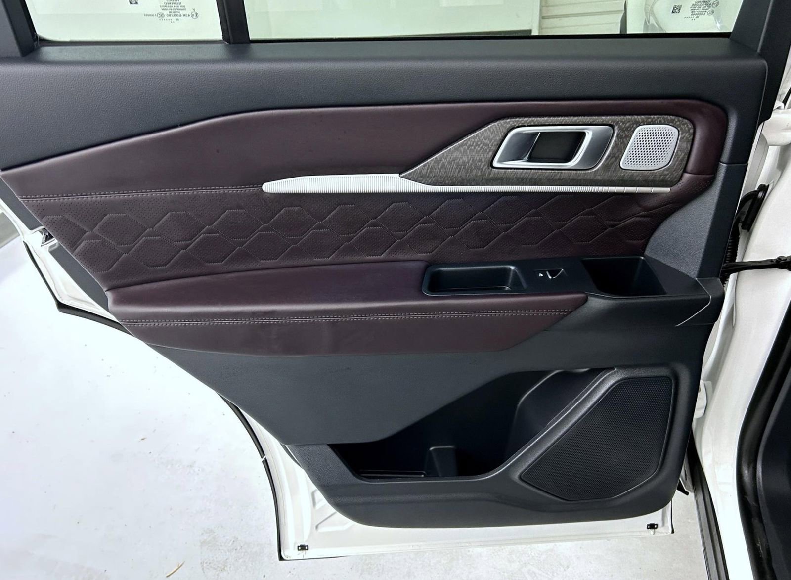 Used 2025 Ford Explorer Platinum w/ LUX Leather Package image 22