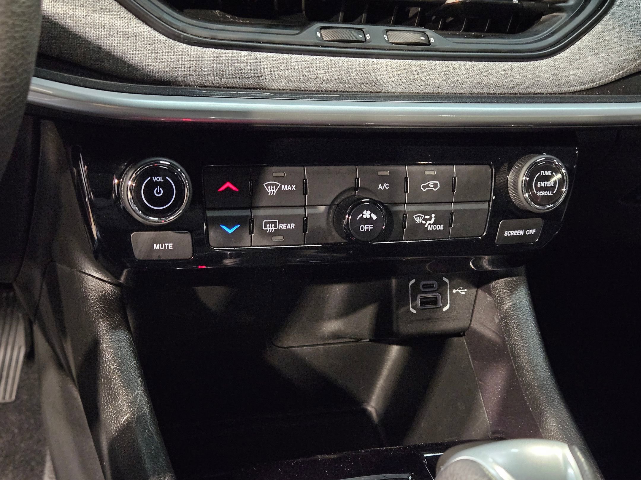 Used 2025 Jeep Compass Sport image 30