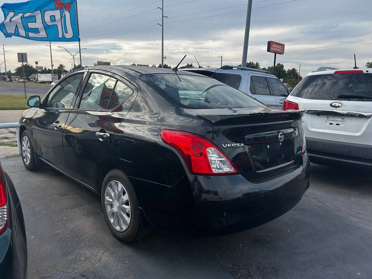 Used 2014 Nissan Versa SV image 4