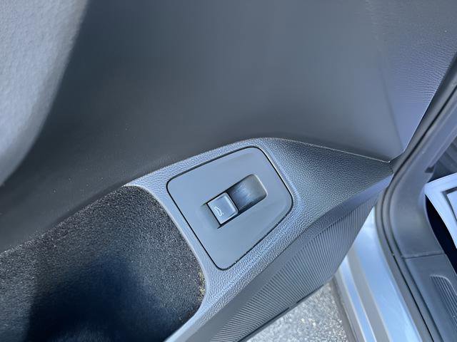 Used 2024 Volkswagen Tiguan SE image 11