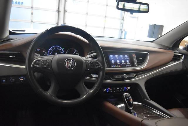 Used 2020 Buick Enclave Avenir w/ Avenir Technology Package AWD/4WD image 23
