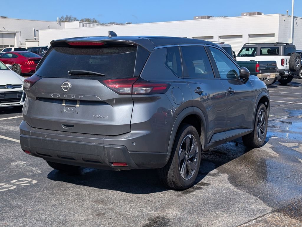 Used 2024 Nissan Rogue SV image 3