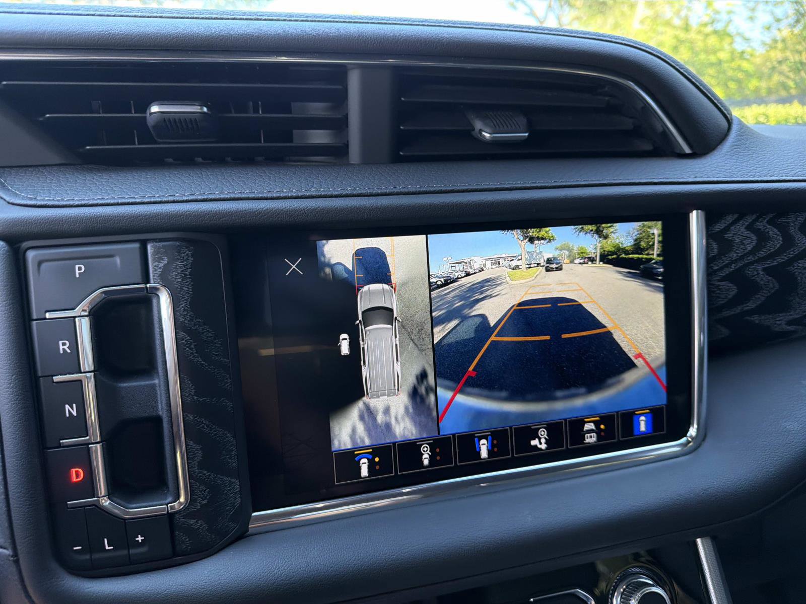 Used 2023 GMC Yukon Denali RWD image 25