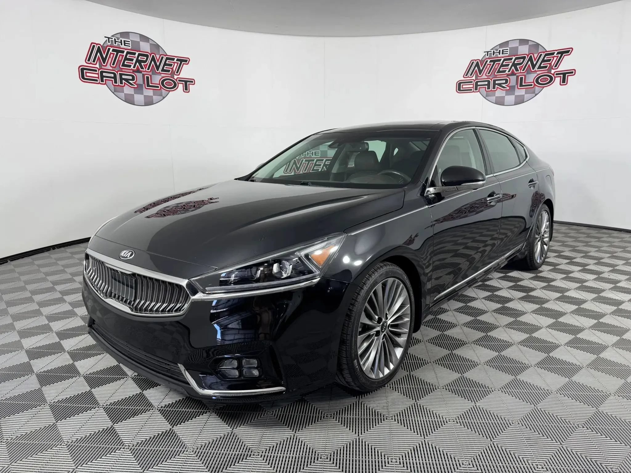 Used 2018 Kia Cadenza Limited FWD image 3