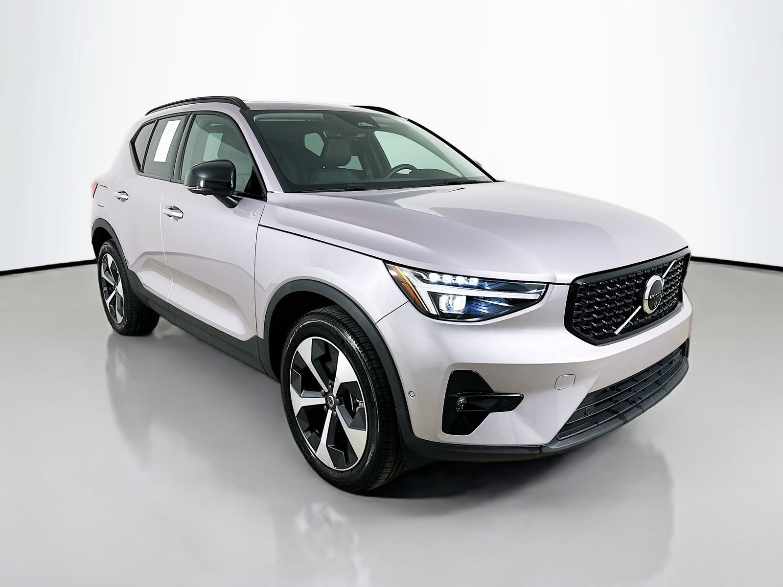 Used 2026 Volvo XC40 B5 Plus w/ Protection Package Premier AWD/4WD image 3