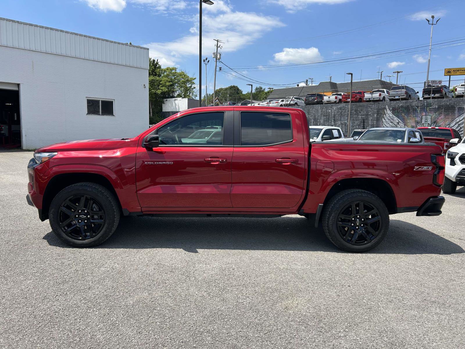 Used 2025 Chevrolet Colorado Z71 w/ Technology Package AWD/4WD image 6
