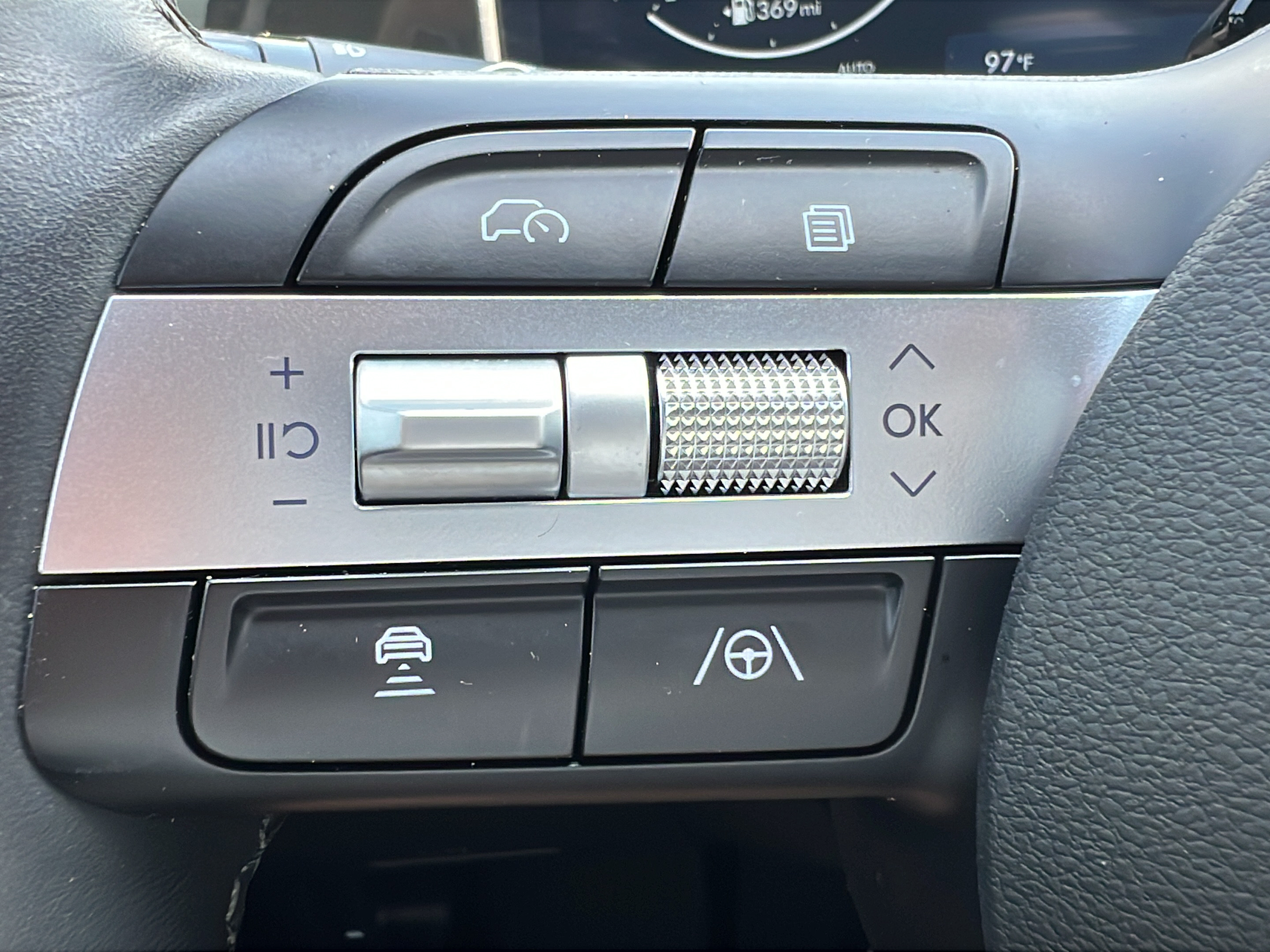 Certified 2025 Hyundai Santa Cruz Limited AWD/4WD image 23