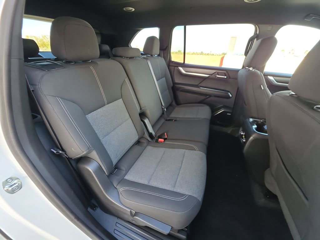 Used 2025 GMC Acadia Elevation image 28