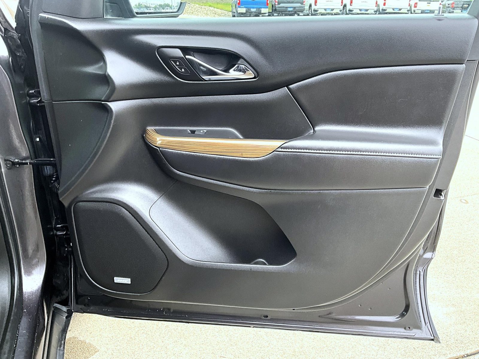 Used 2017 GMC Acadia SLE FWD image 18