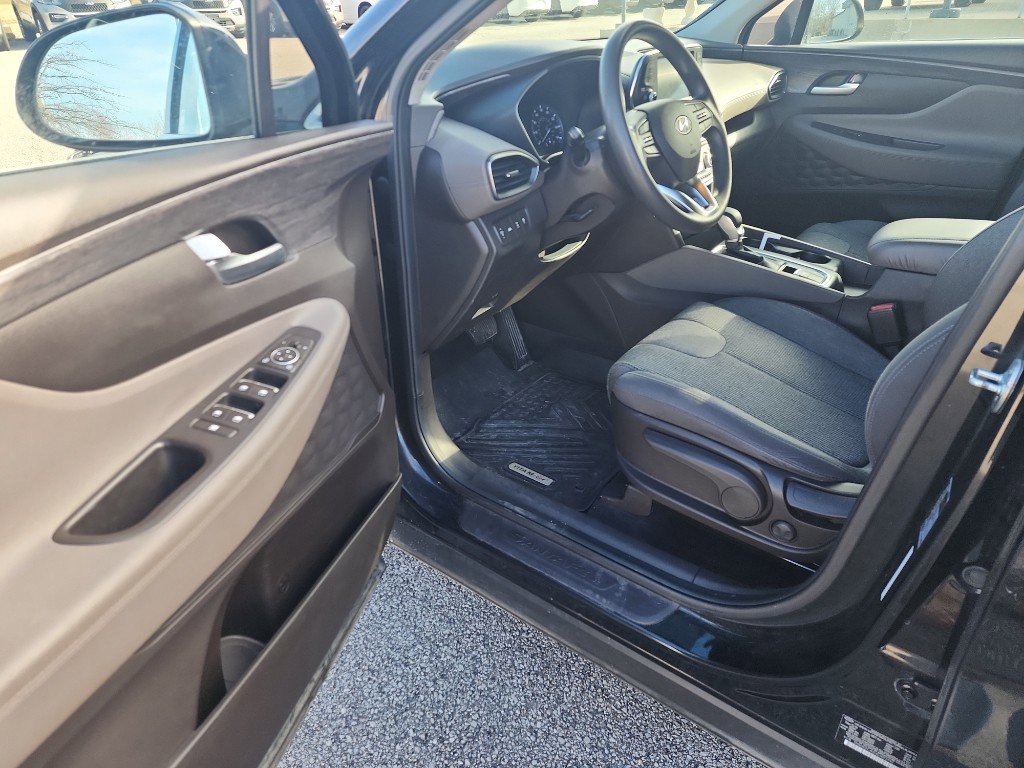 Used 2020 Hyundai Santa Fe SE image 11