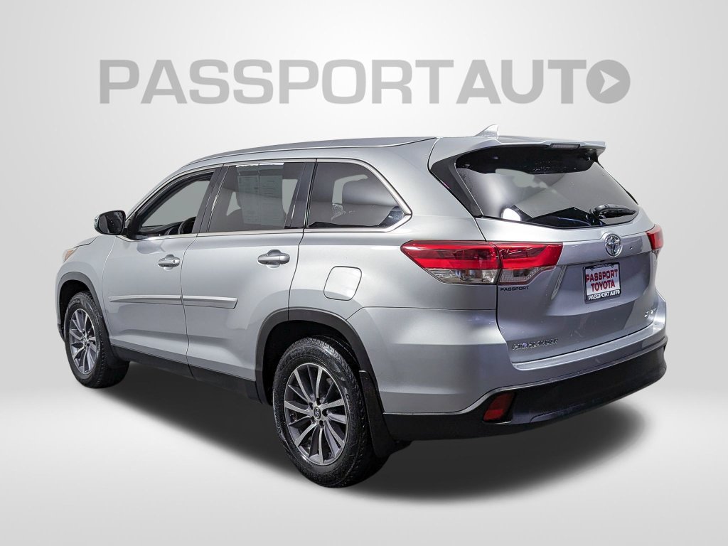 Used 2019 Toyota Highlander XLE AWD/4WD image 4