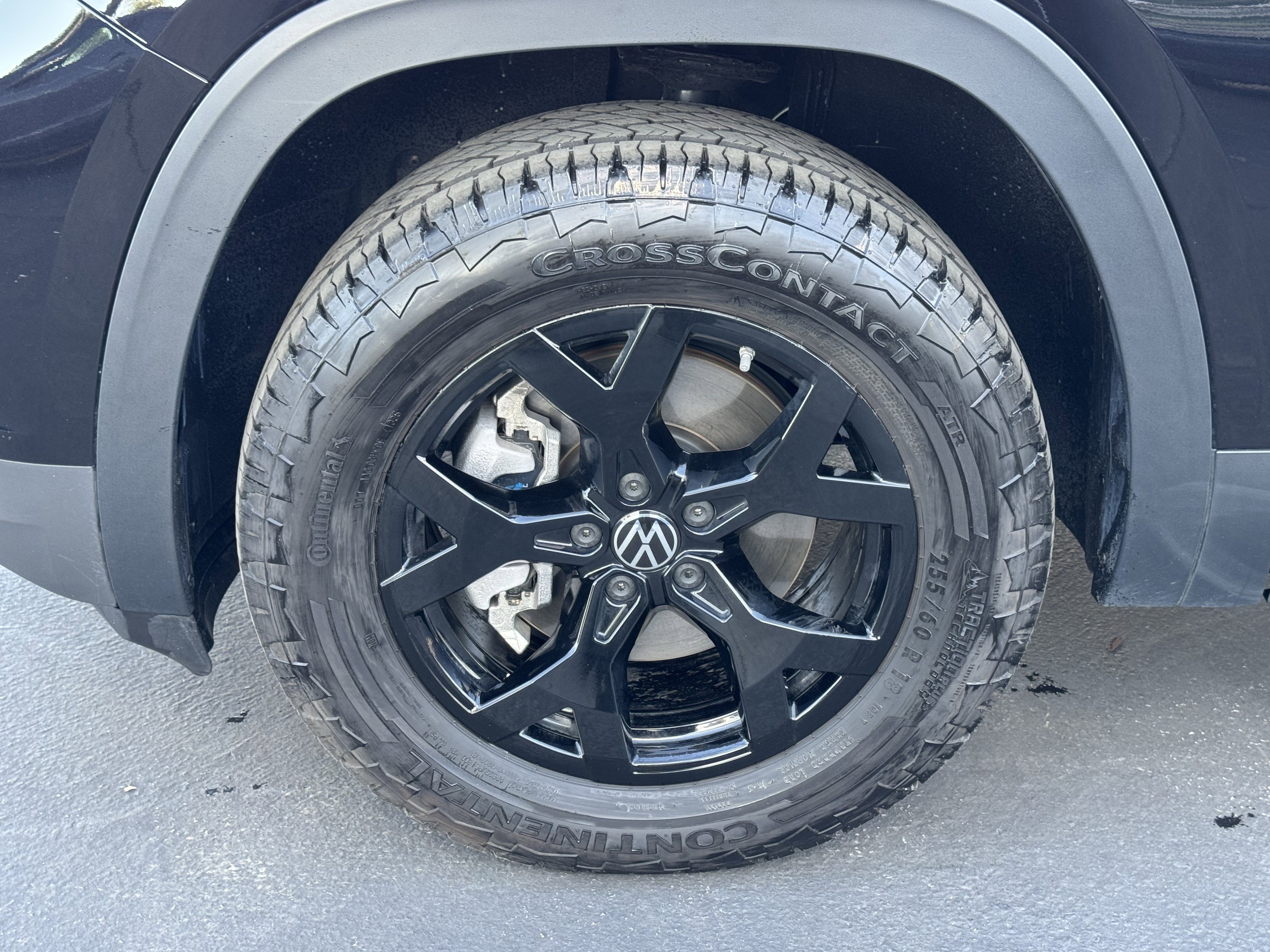 Certified 2025 Volkswagen Atlas Peak Edition SE AWD/4WD image 11