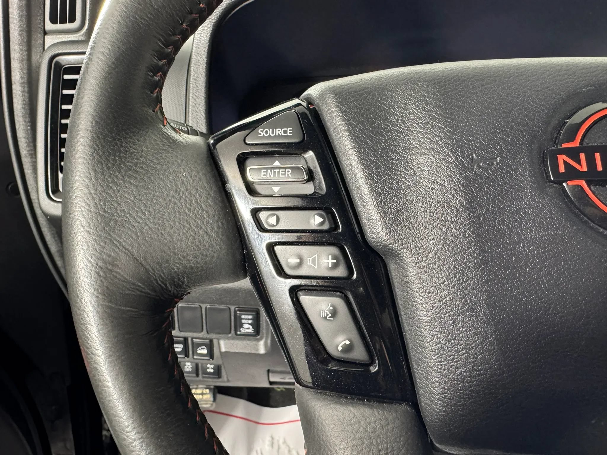 Used 2024 Nissan Frontier PRO-4X w/ Pro Premium Package AWD/4WD image 15