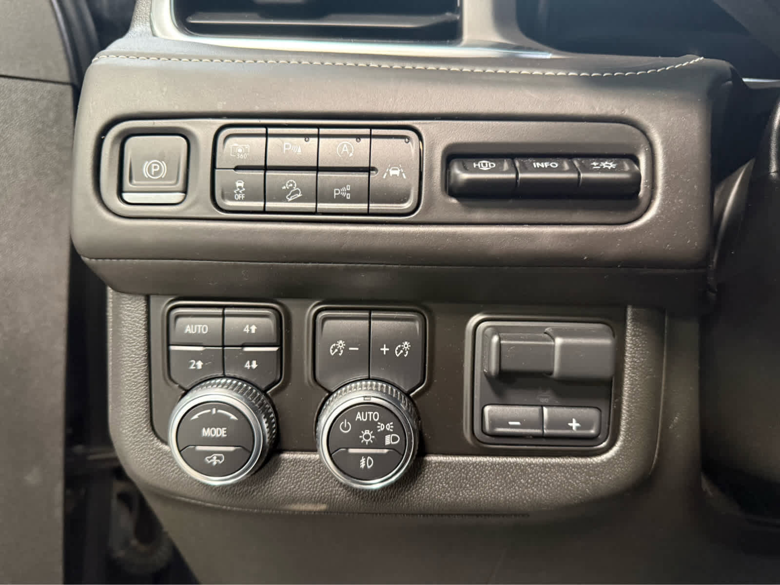 Certified 2023 GMC Yukon Denali Ultimate image 25