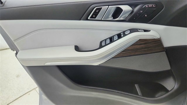 Used 2023 BMW X7 xDrive40i w/ M Sport Package image 39