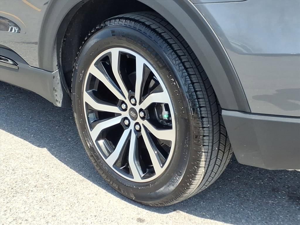 Used 2025 Ford Explorer ST-Line w/ Premium Package image 11