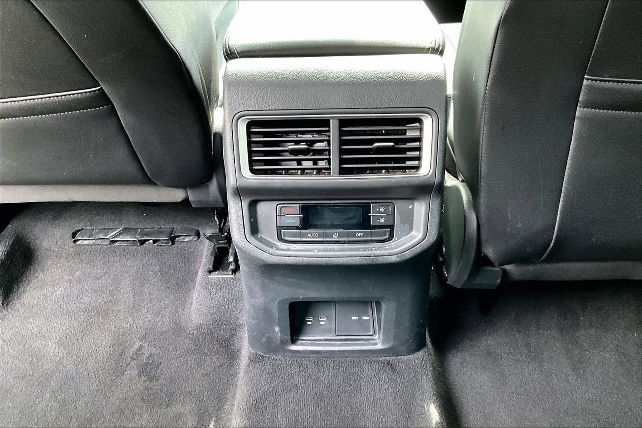 Used 2024 Volkswagen Atlas SE image 15