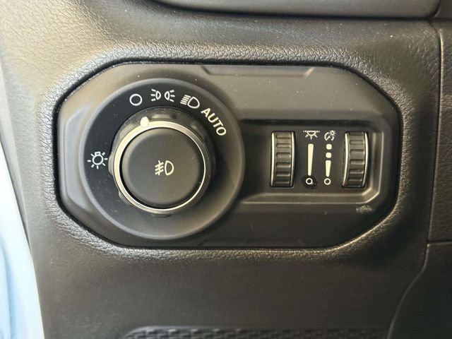 Used 2020 Jeep Wrangler Unlimited Sahara w/ Cold Weather Group AWD/4WD image 27