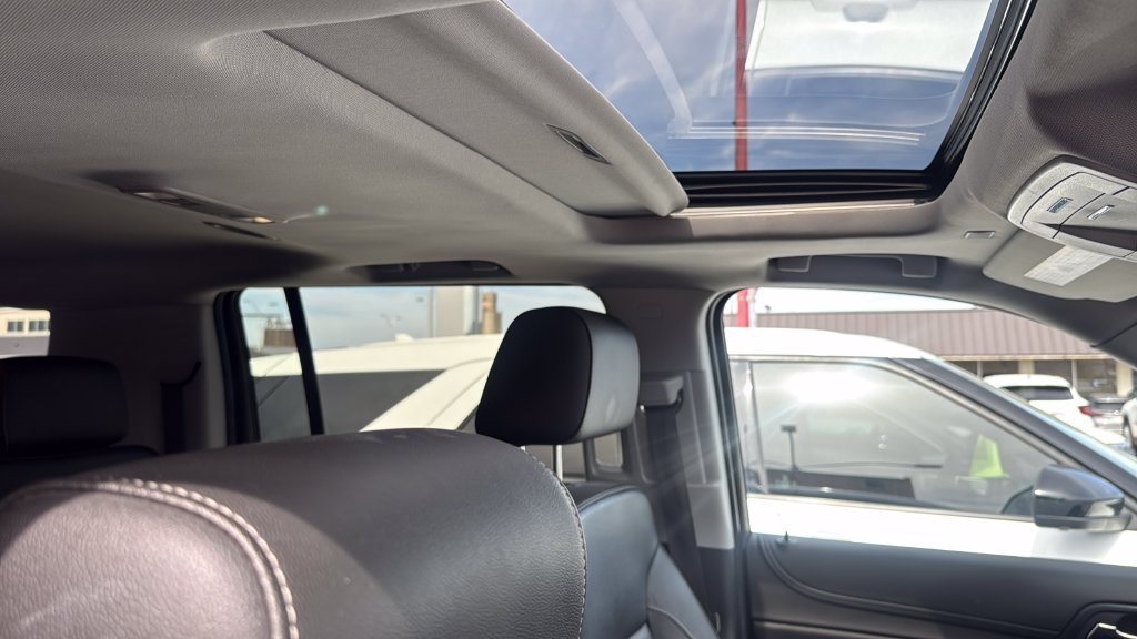 Used 2018 Chevrolet Suburban LT AWD/4WD image 46
