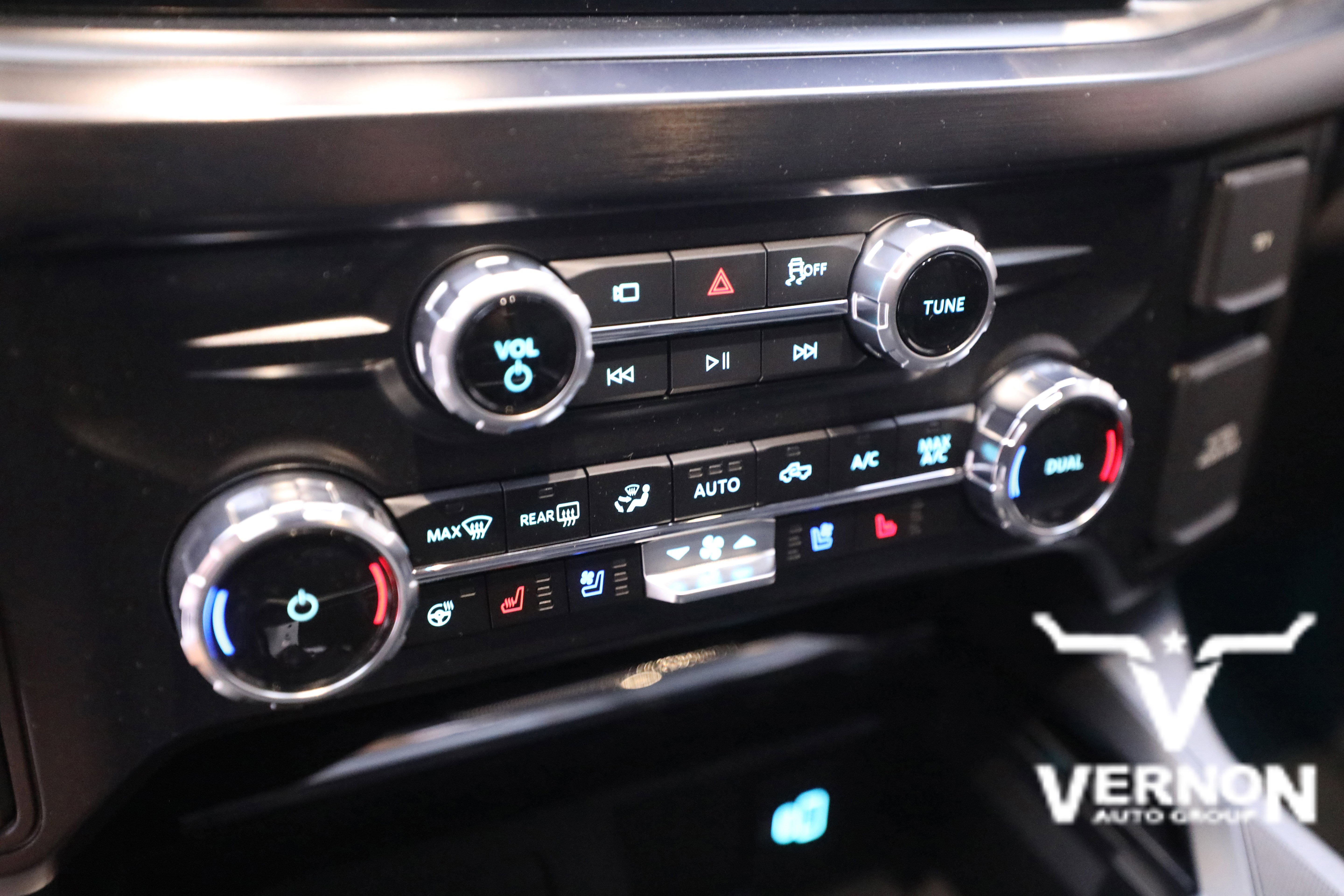 New 2026 Ford F250 Lariat w/ Chrome Package image 25