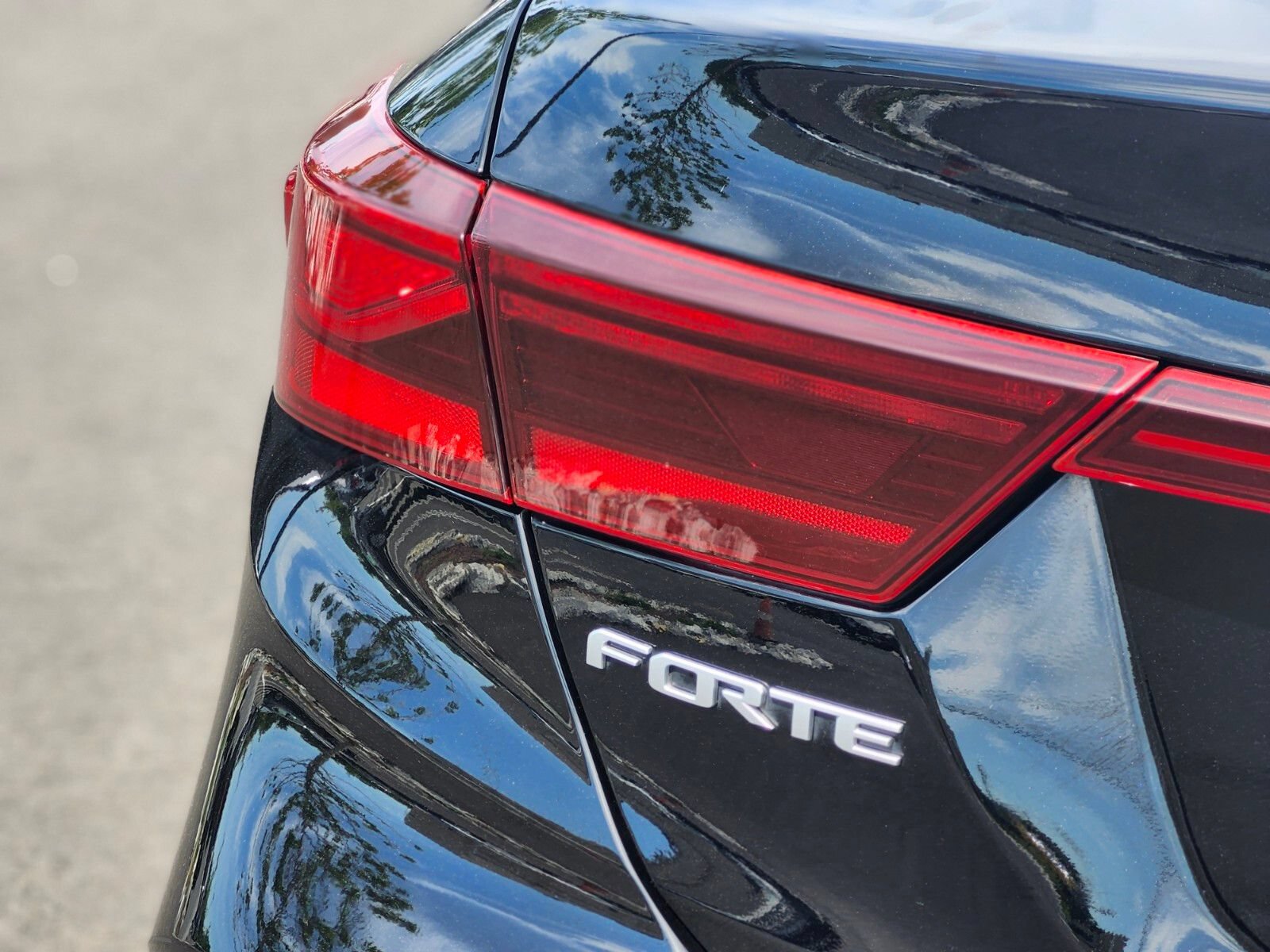 Used 2024 Kia Forte LXS FWD image 8
